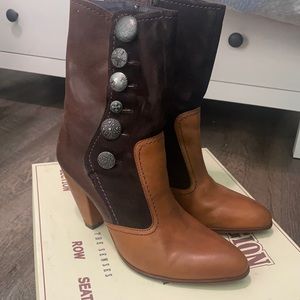 True religion size 8.5 boots comes with box